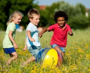 Discover Why Outdoor Play is Vital for Your Child’s Health!