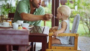 Stay-at-Home vs. Working Parents: Weighing the Pros and Cons