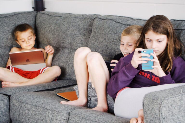 Effective Strategies for Managing Kids’ Screen Addiction