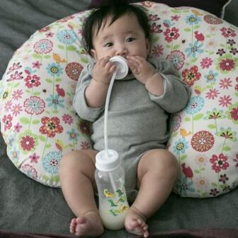 Hands-Free Baby Bottle - Anti-Colic Self Feeding B... - Image 6