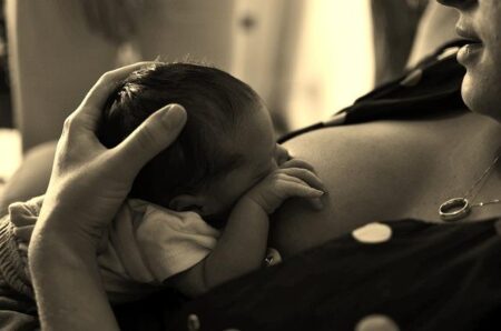Breastfeeding vs. Formula: Choosing What’s Best for Your Baby