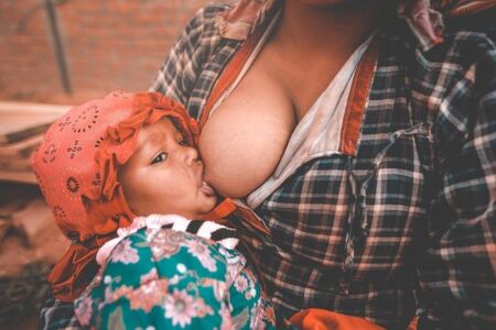 Breast vs. Formula: Choosing What Truly Nourishes Your Baby