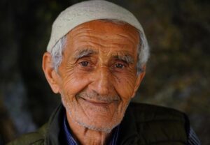 Embracing Family: Involving Grandparents in Parenting Joy