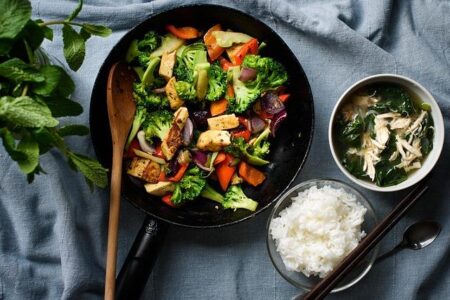 Simple Tips for Crafting a Joyful Mealtime Atmosphere
